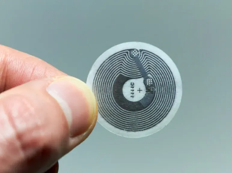 Как да ues стикер NFC?