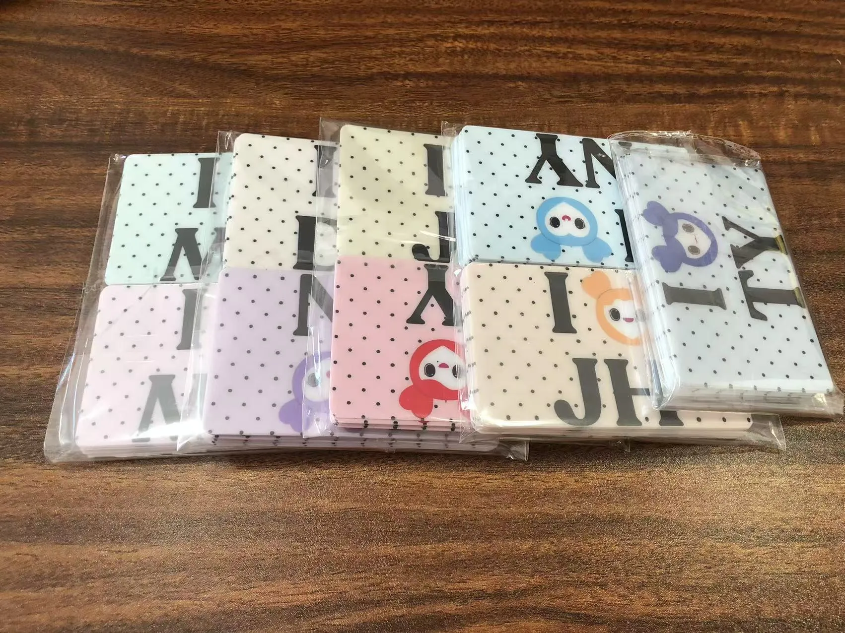 JOJO Pack доставя стикери за корици на кредитни карти до клиенти в САЩ