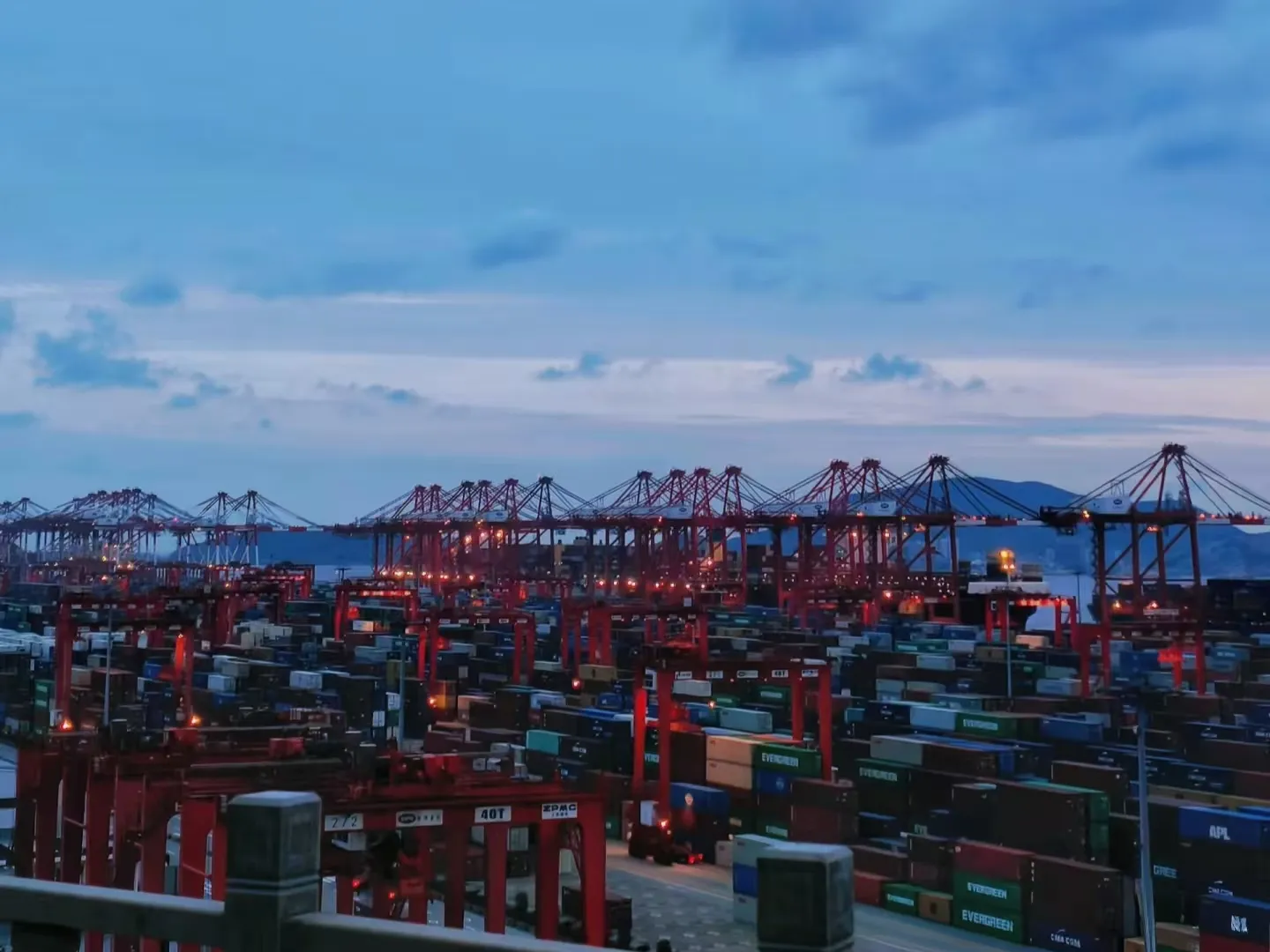 Общата стойност на вноса и износа на Китай достигна 41,21 трилиона юана.